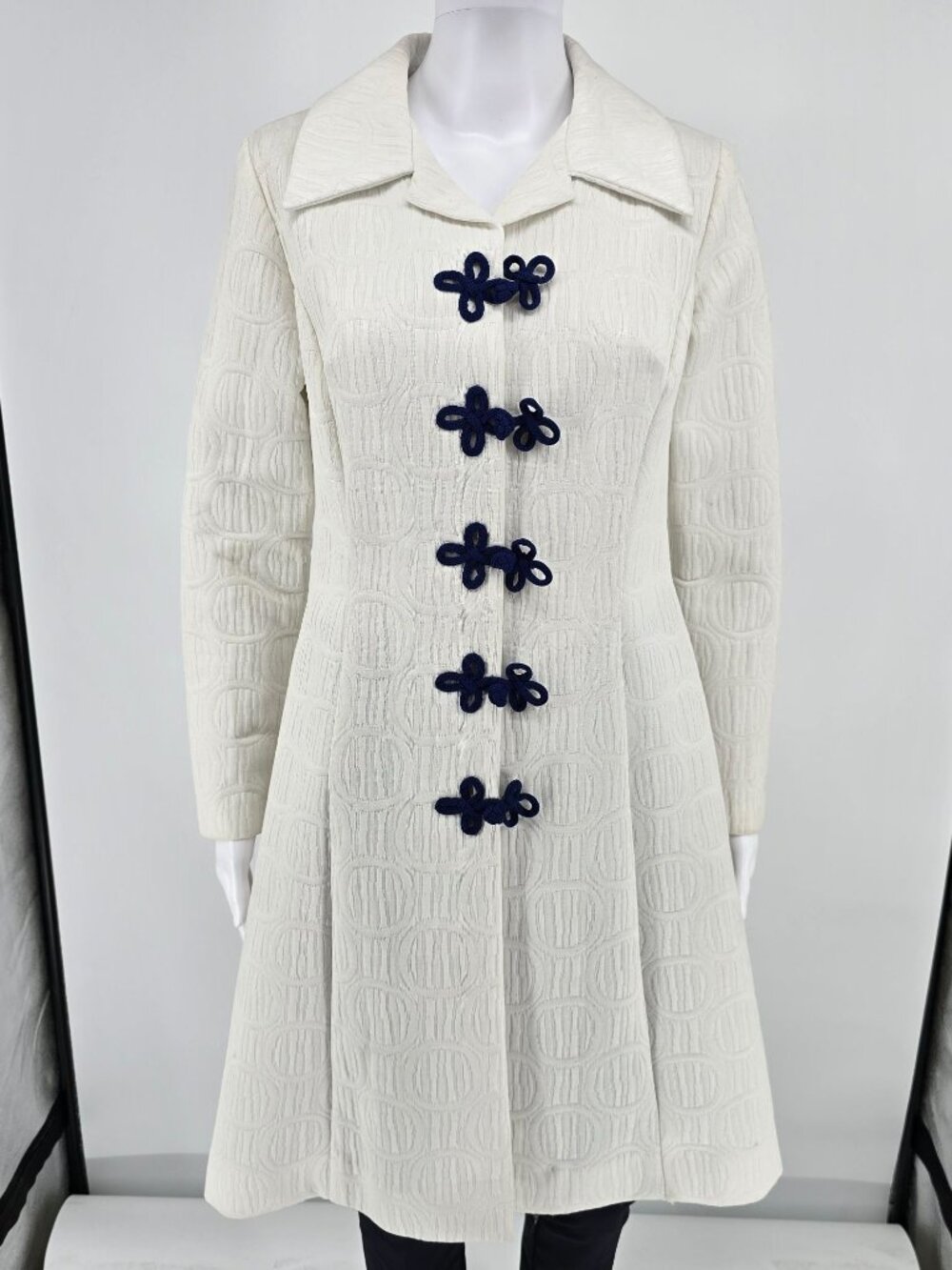 Vintage 1970s Towncraft Mod A-Line Textured Jacquard Knit Ivory Coat (S)